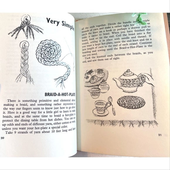 🍒2/$25 Vintage Macrame book, 1960’s art and crafts, 60s fiber arts - Picture 6 of 7